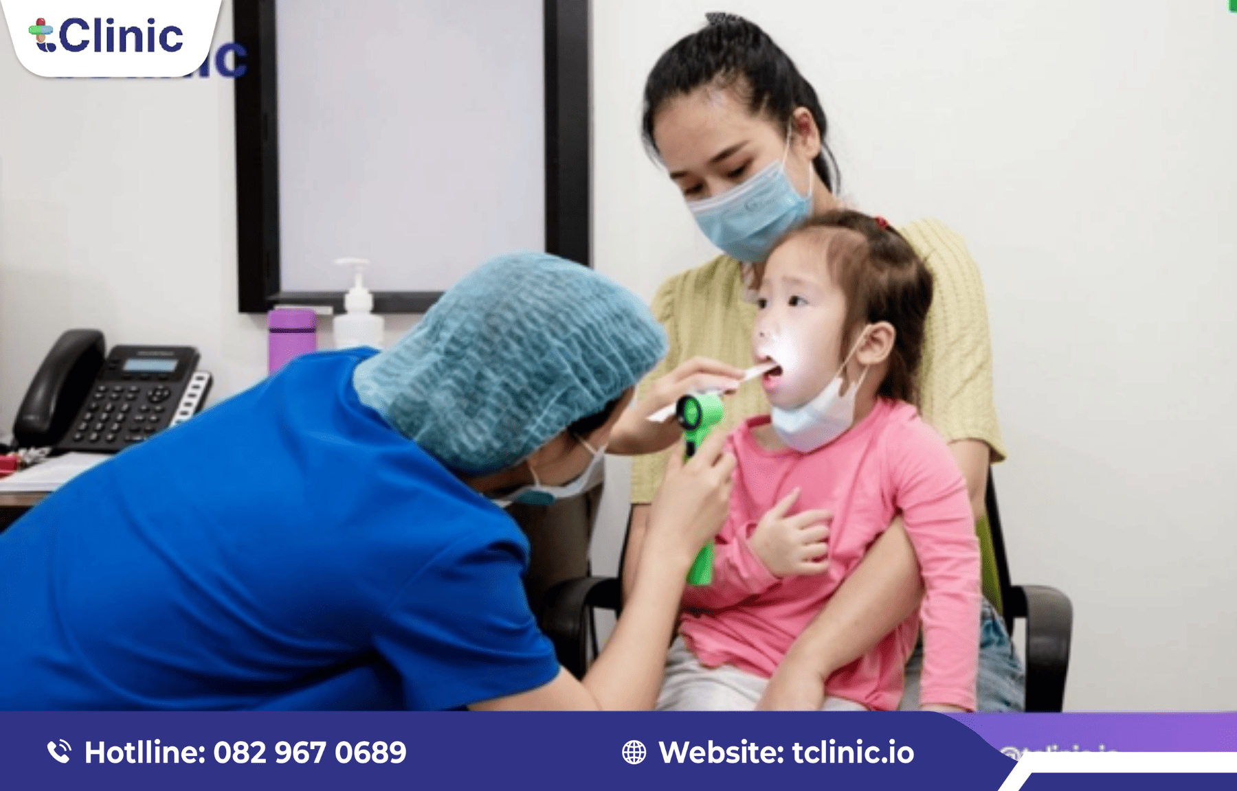Lưu trữ hồ sơ bệnh án trẻ em trong phần mềm phòng khám nhi 4 Bác sĩ kiểm tra miệng cho bệnh nhân nhi